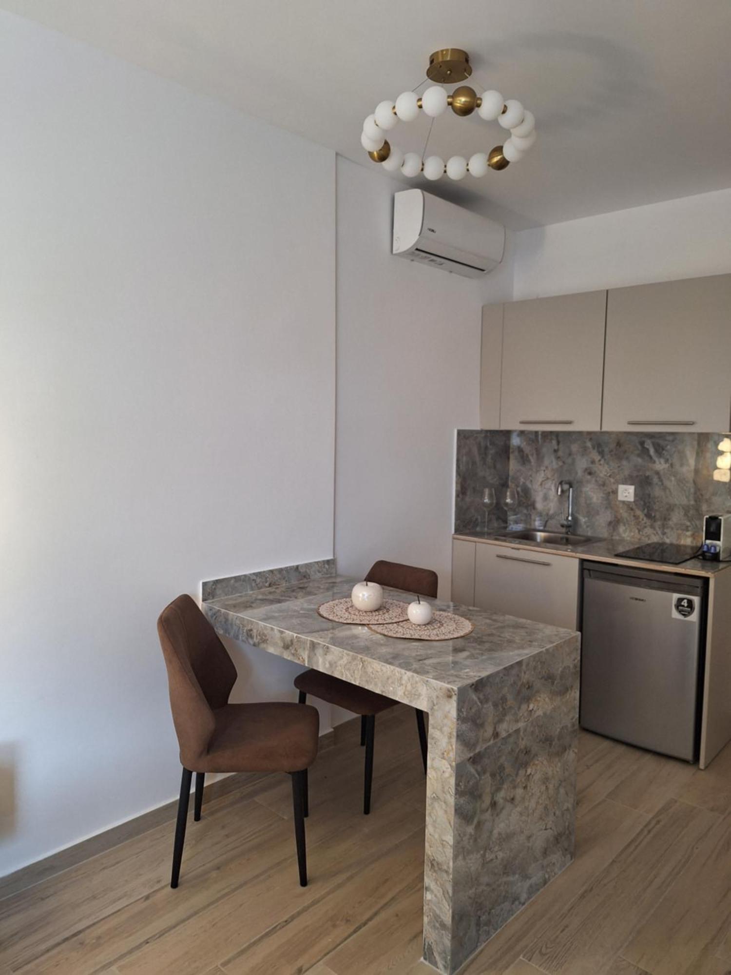 George Apartment *